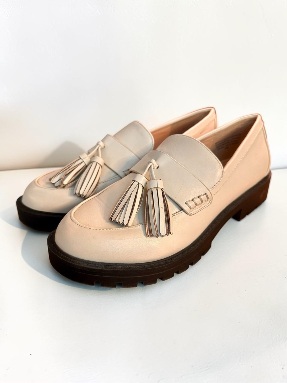 LOFT Cream Tassel Lug Sole Loafers Size 8